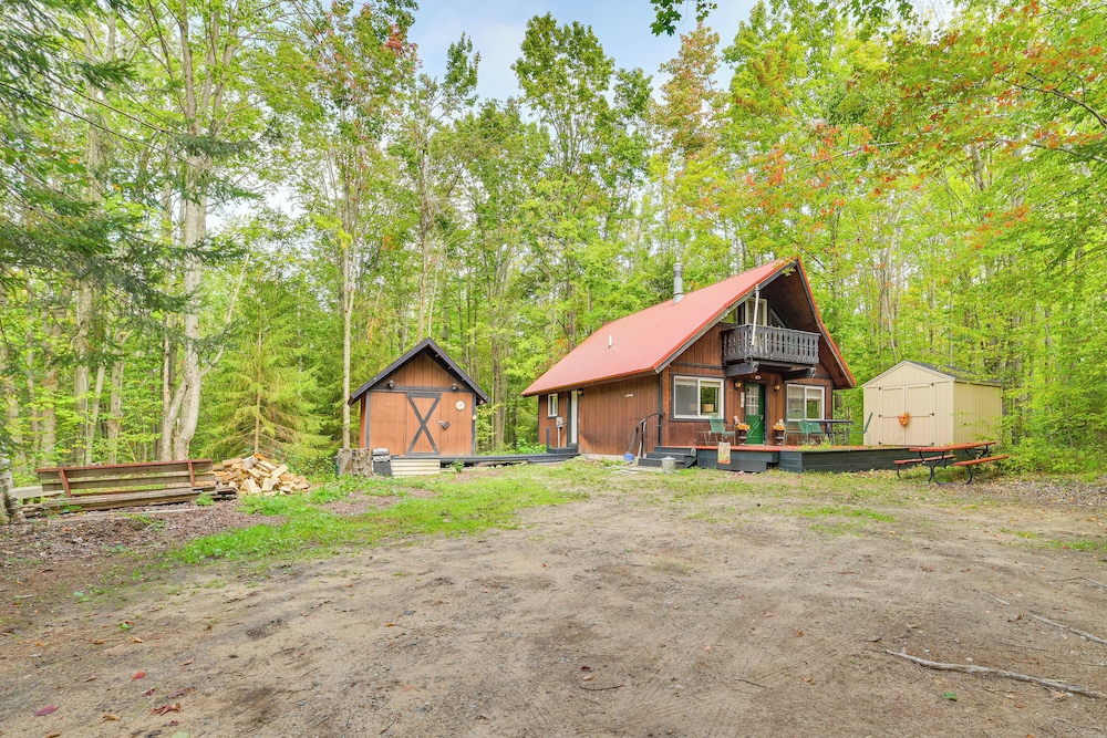 Indoor Pool Access: Cabin in Lakes of the North!