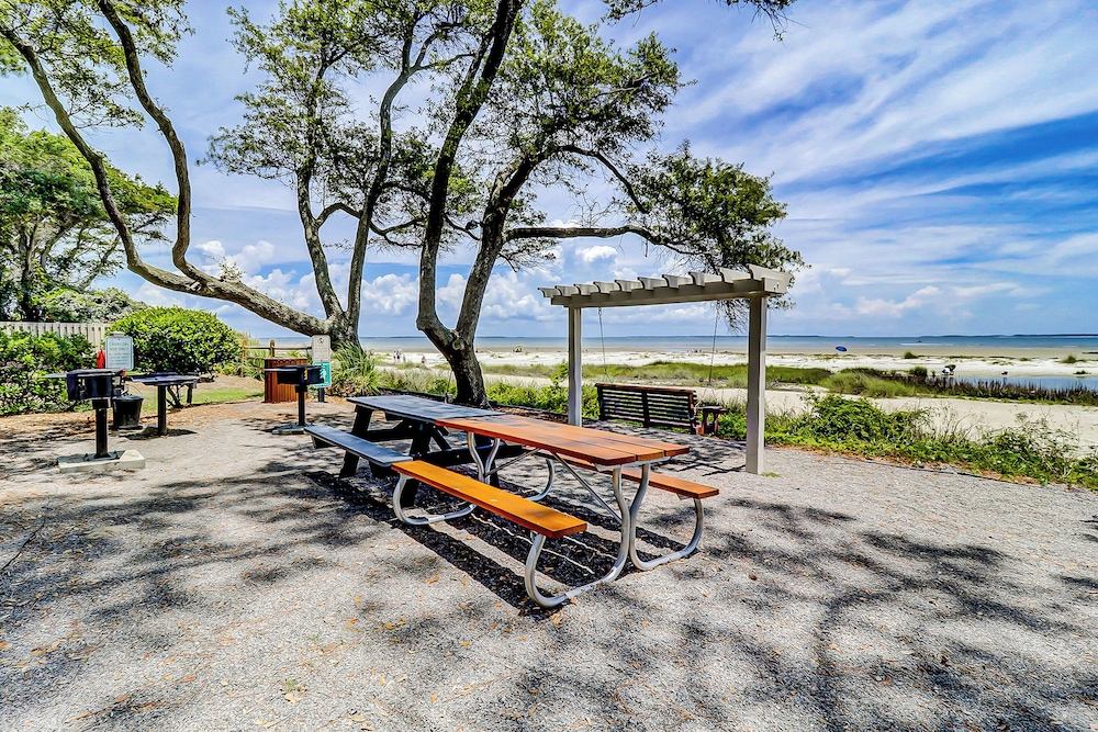 2BR Oceanview Condo - Steps From the Beach view 3