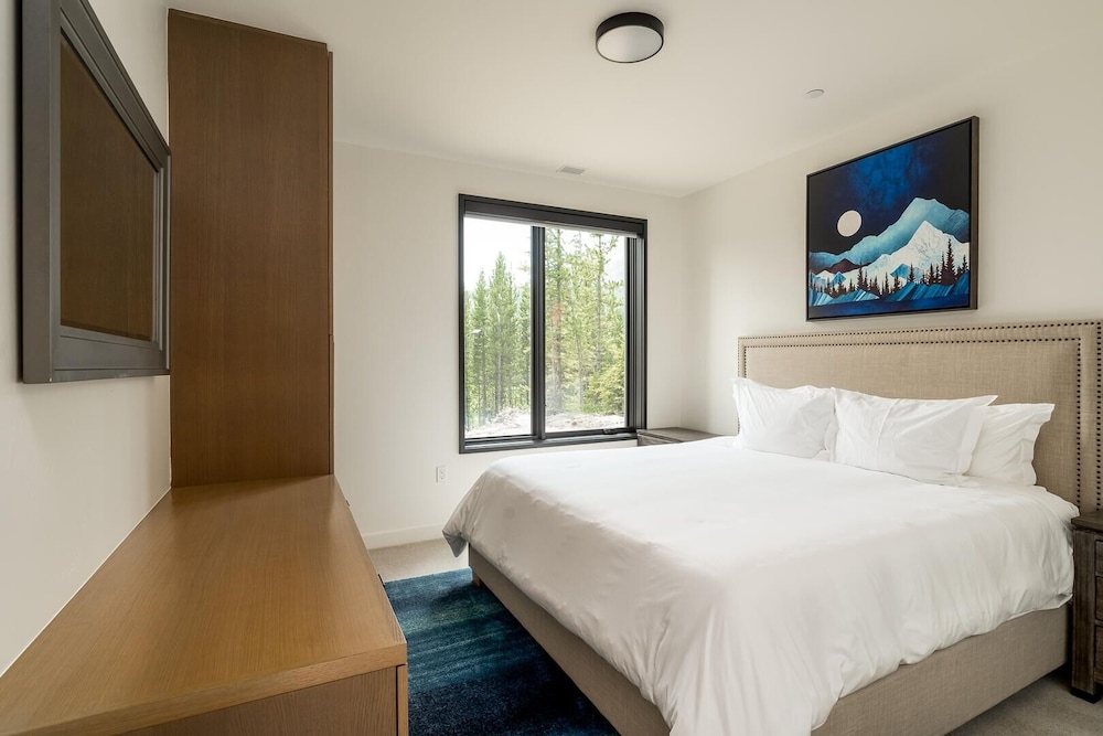 11 Treeline 4 Bedroom Home by Moonlight Basin Lodging view 3