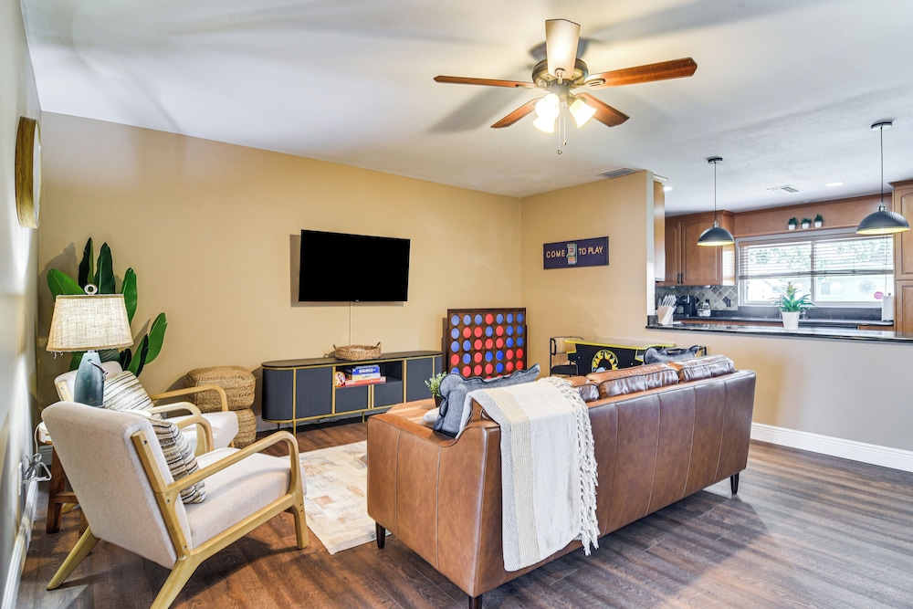 4 Mi to Indian Rocks Beach: Home w/ Backyard Oasis