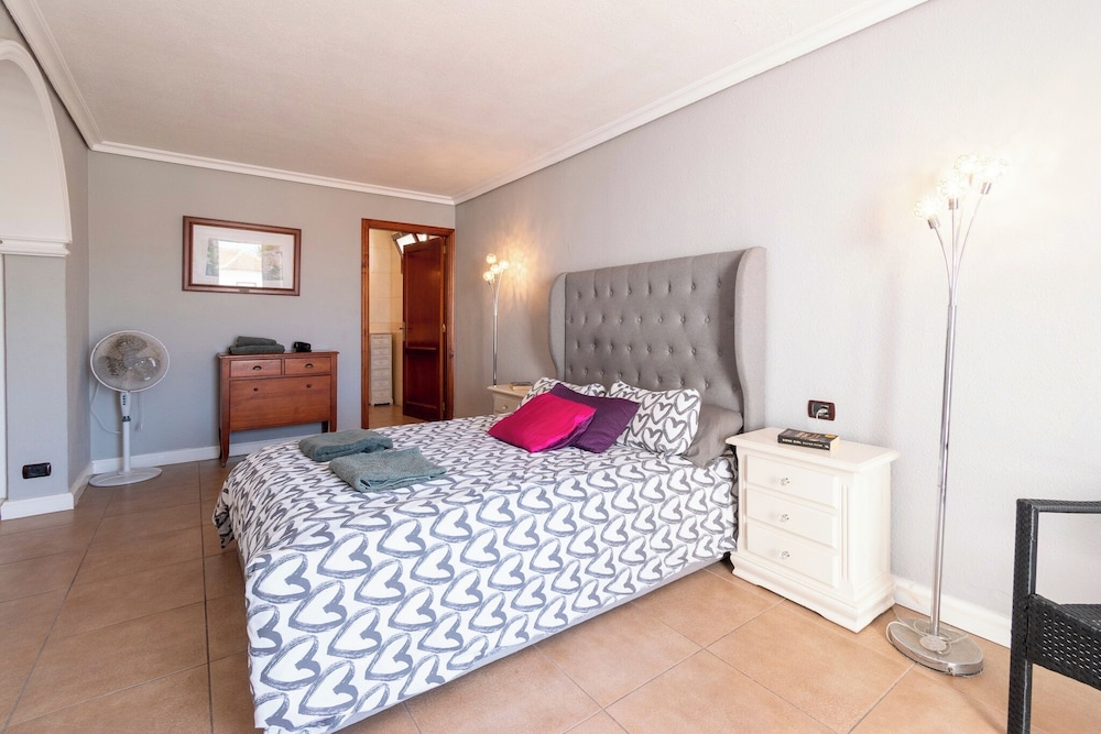 Villa Tricia 6 Bedroom Las Americas