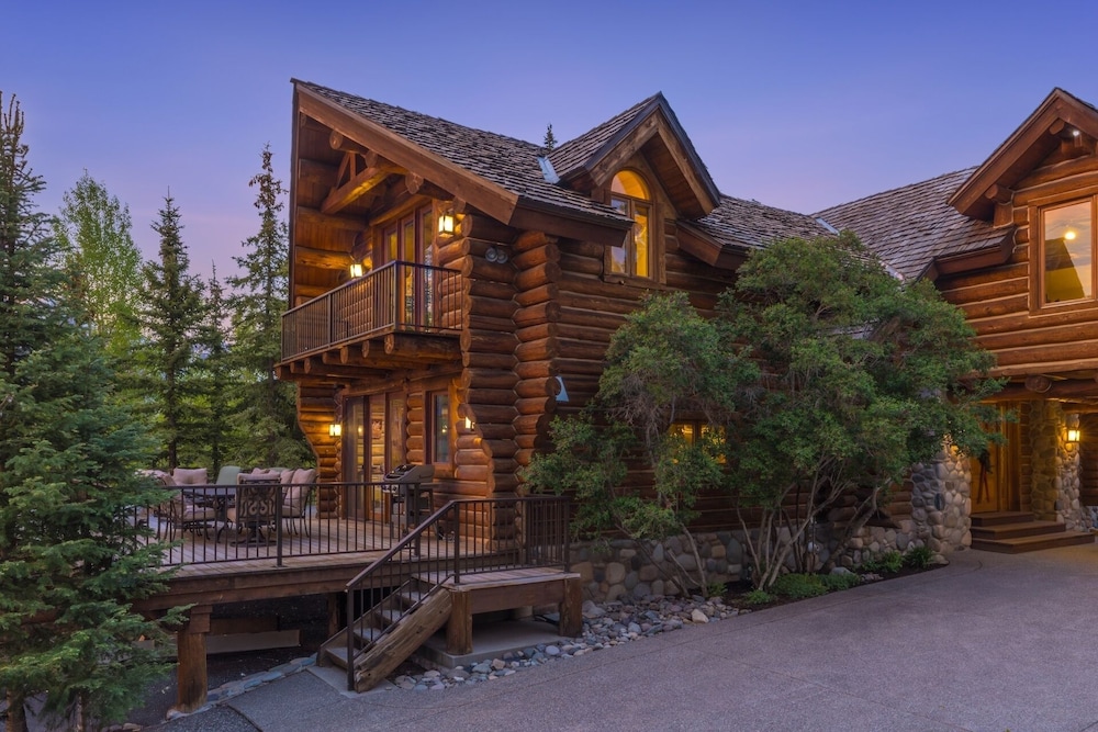 Wildwood Ridge 5 Bedroom Home