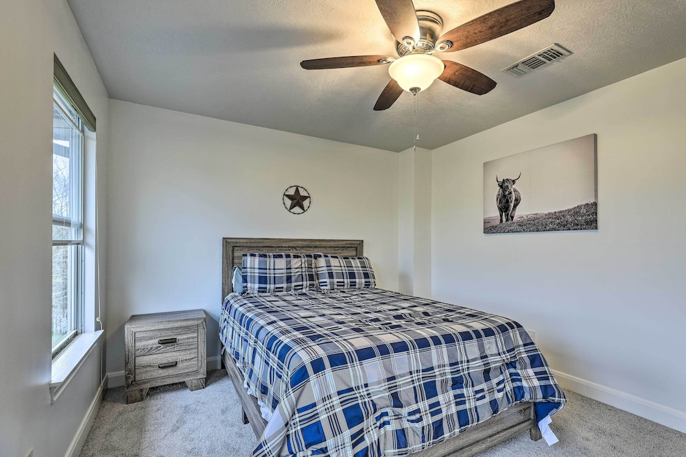 Fulshear Vacation Rental w/ Guest House & Deck! view 5