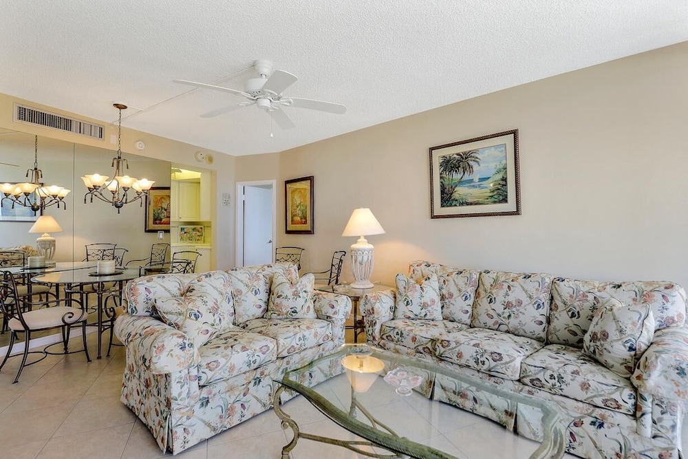 Sunny Beachfront Condo With Pool and Sw-facing Balcony