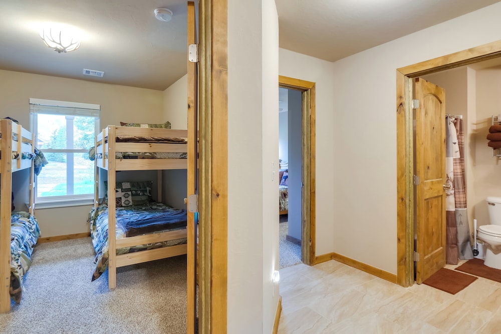 Tranquil Crested Butte Retreat w/ Mountain Views! view 5