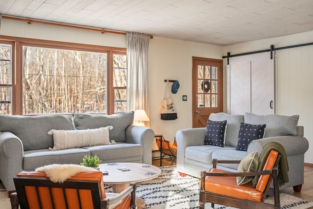 Burrow by Bidwell Cozy Arrowhead Lake Escape With Pools and Outdoor Adventures