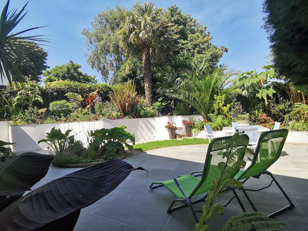 Bright Welcoming Falmouth Home Garden Parking