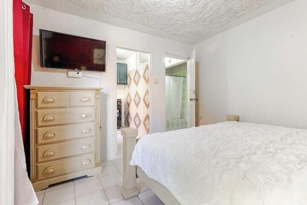 Insight Studio at Csompo Silver Manor view 2