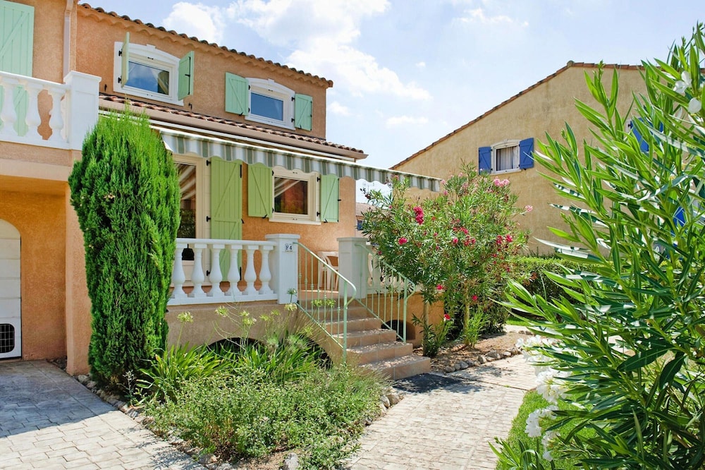 Terraced House in Vidauban With Water Slides