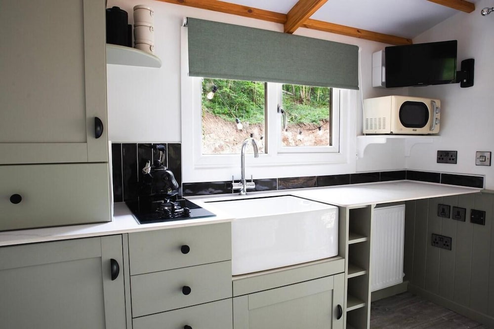 Wildwood Quarry Cabin - Pet Friendly - Sleeps 3/4