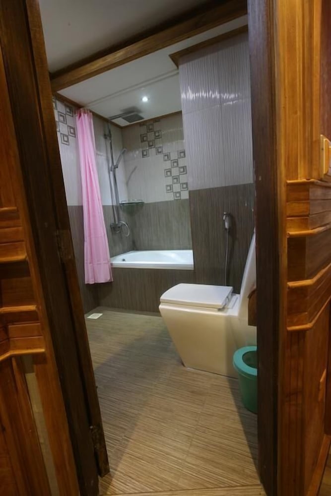 Eureka Serenity Athiri Inn