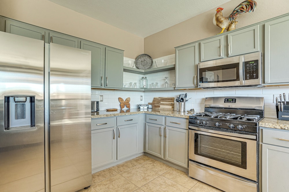 5 Mi to Surprise Stadium: Chic Arizona Home