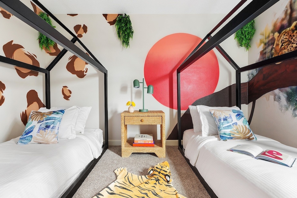 Orlando Resort Retreat Fun-filled Family Haven 5 Bedroom Home