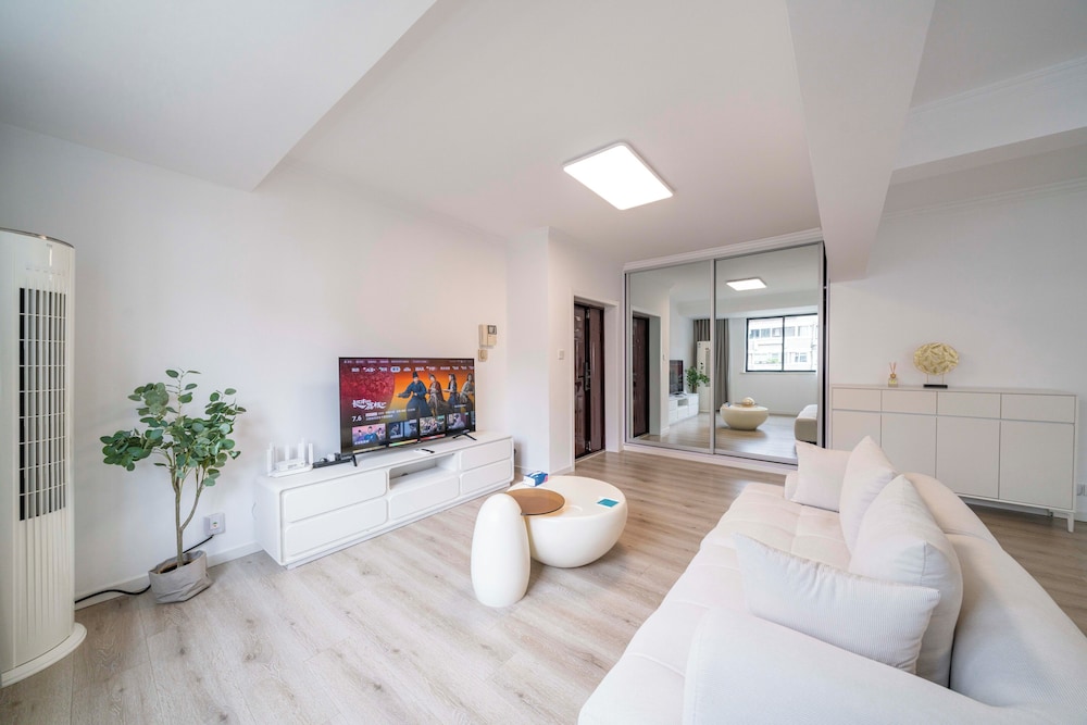 Tyms 2BR APT Hongqiao Paris Classic