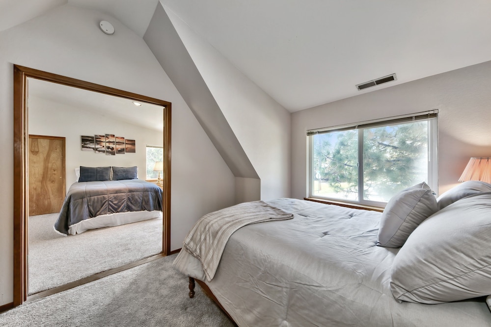 853p Lakeside Beach 4 Bedroom Home