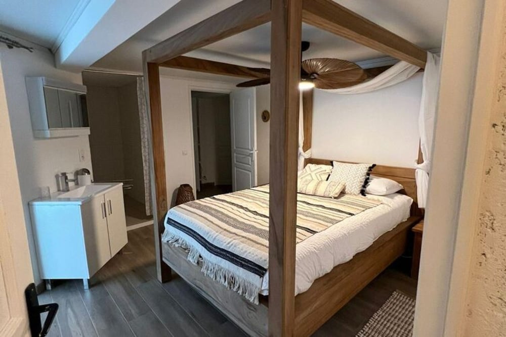 Holiday Home in Dordogne With Pool & Bubble Bath