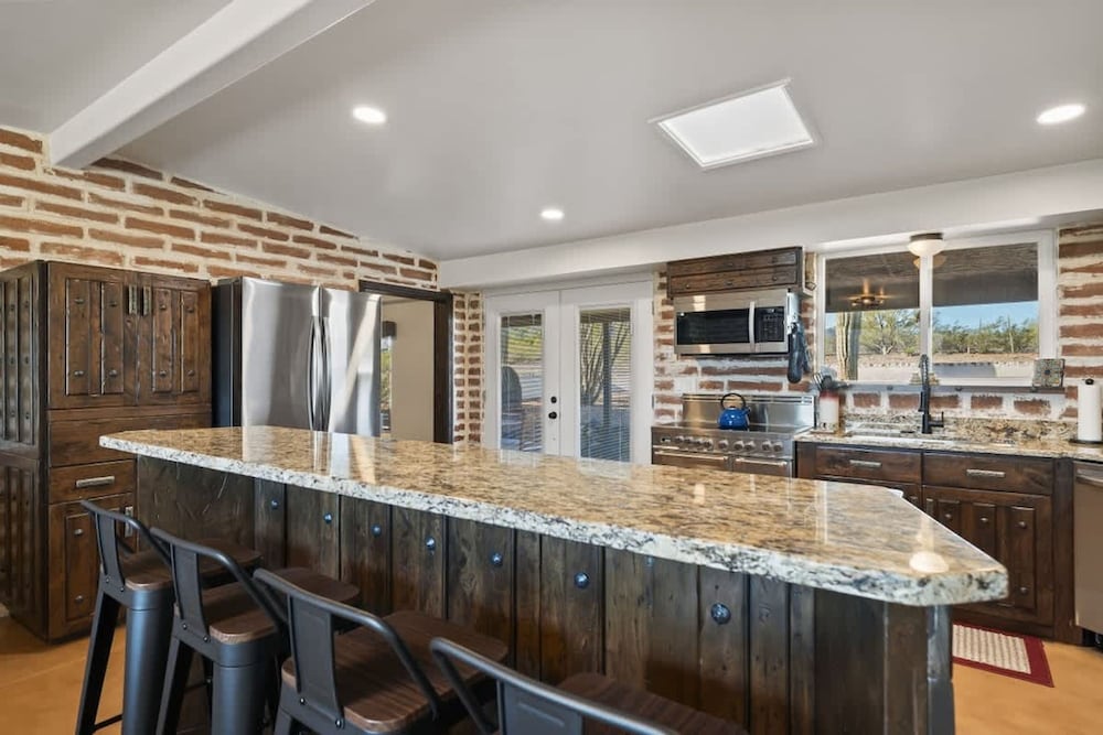 Panoramic Mountain Views Heated Pool 2 Kitchens