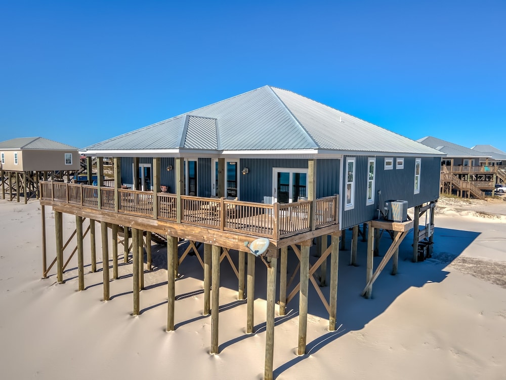 High Tide - Pet Friendly! Expansive Floor Plan And Stunning Views! Large Gulf Front Deck! 6 Bedroom Home by RedAwning view 3
