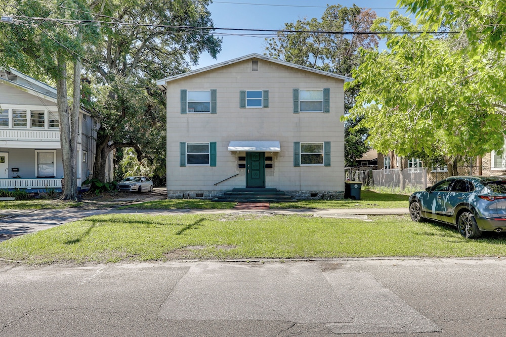 Walk to Food & Art: Condo in Historic Riverside