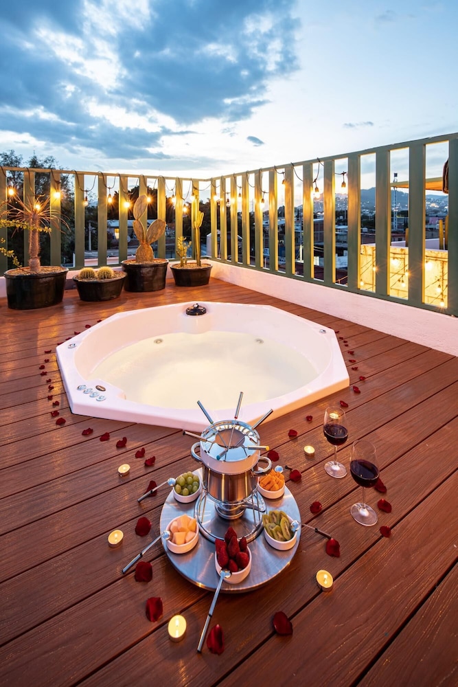 Rooftop Hot Tub 3 Levels 5bedroom in Villa Noria - Property Image 3