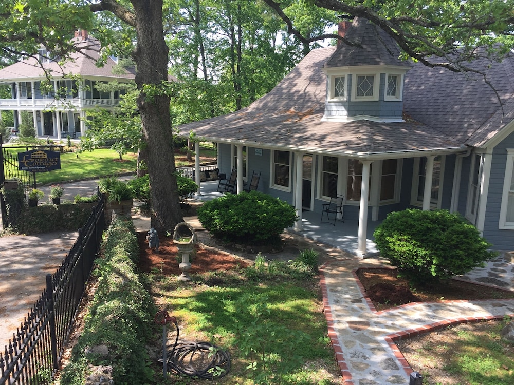 Lookout Cottages