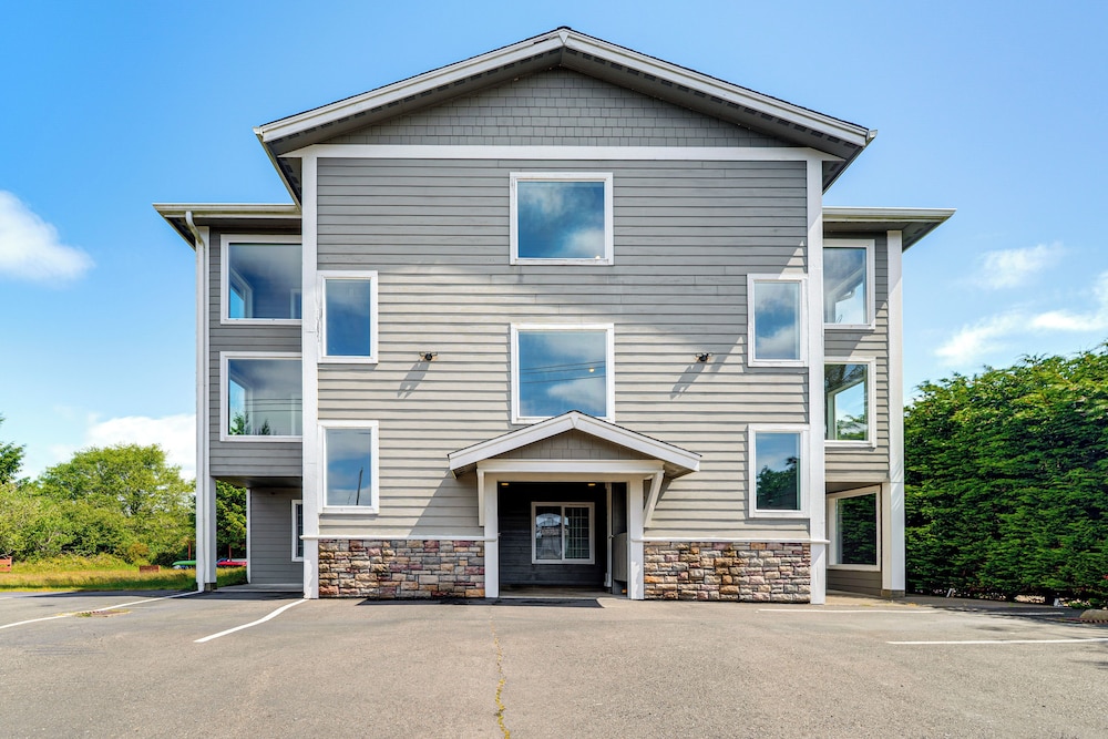 23-mile Canal On-site: Condo in Ocean Shores!