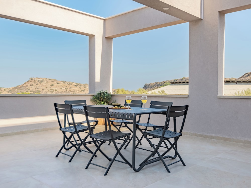 Sanders River Plaza Limassol Apartment