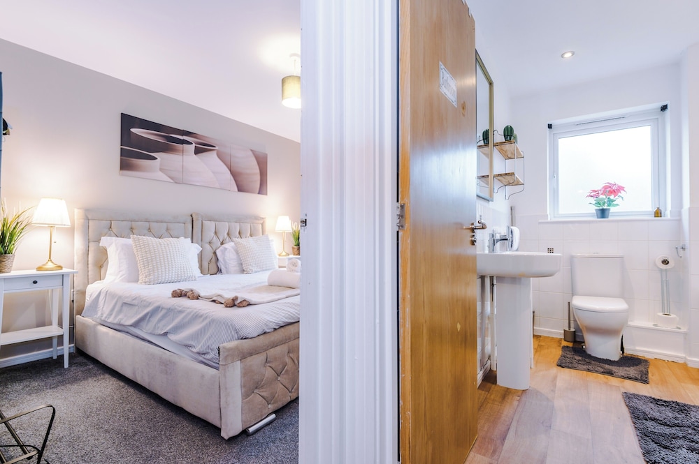 3br-sleeps6-garden-bbq-freeparking-pets