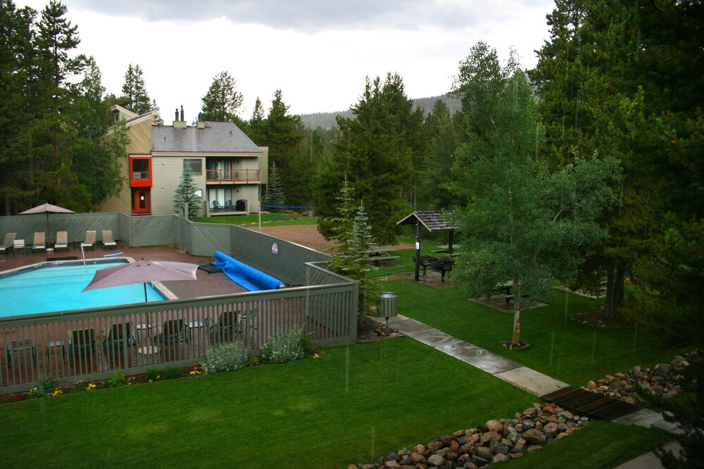 Flying Dutchman 1137 by SummitCove Vacation Lodging