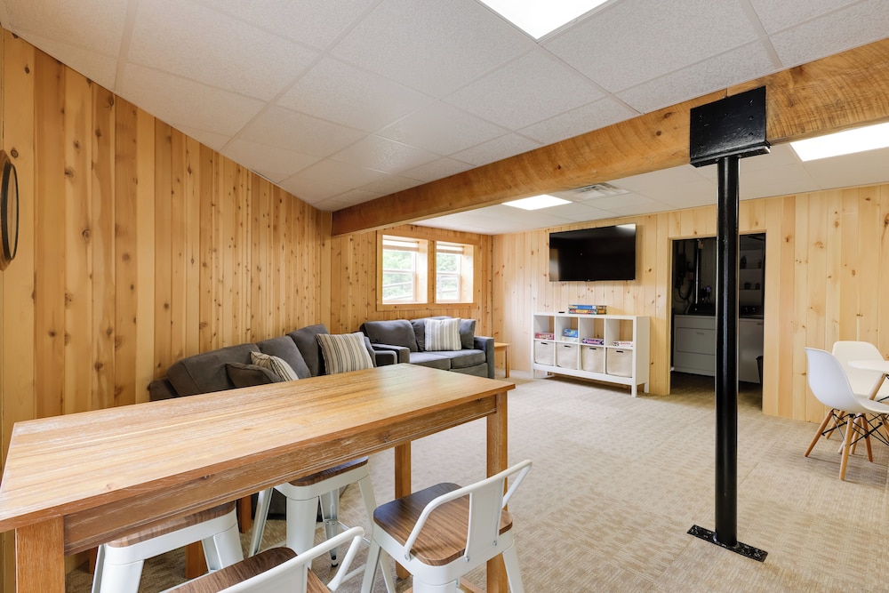 4 Mi to Beach & Lake: Spacious Home in Chestertown