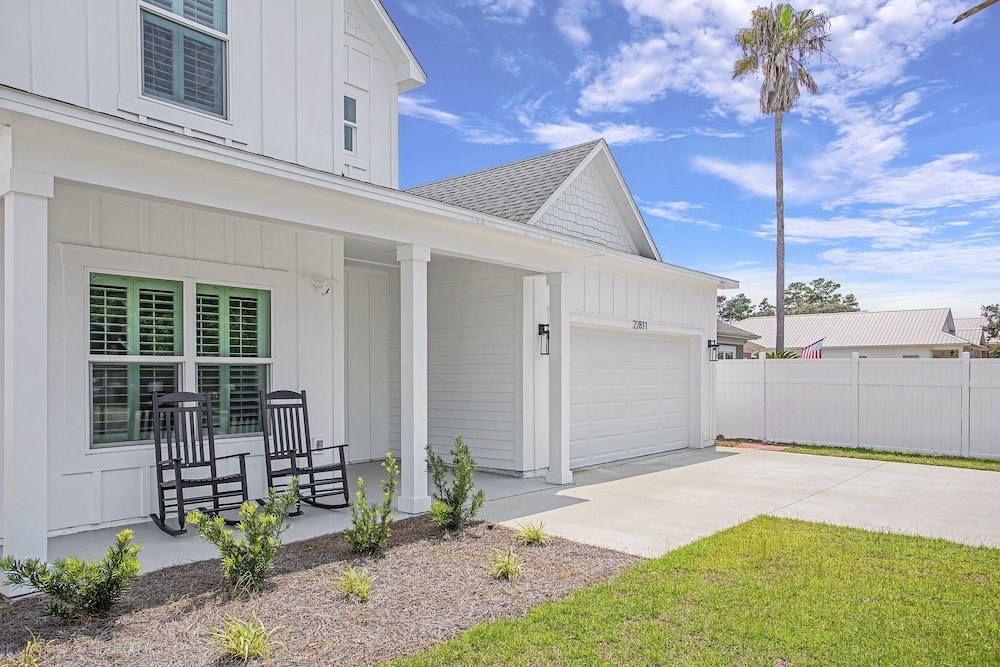 22811 Ann Miller - Saltwater Solace 4 Bedroom Home by RedAwning view 2
