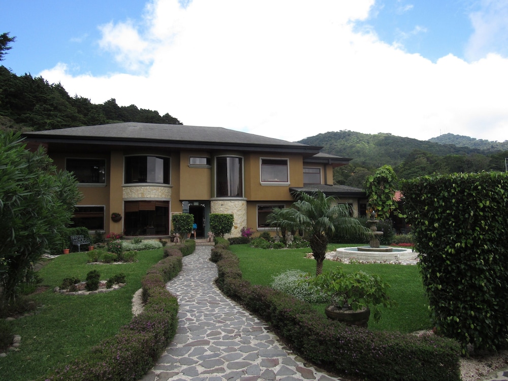 Monteverde Cloud Forest Vacations - Casas del Toro Monteverde - Property Image 2