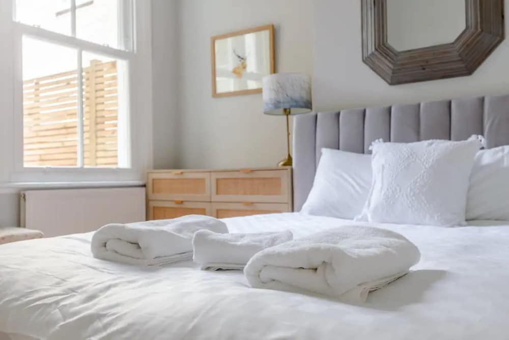 Stylish 1 Bedroom Apartment in Nine Elms With Garden