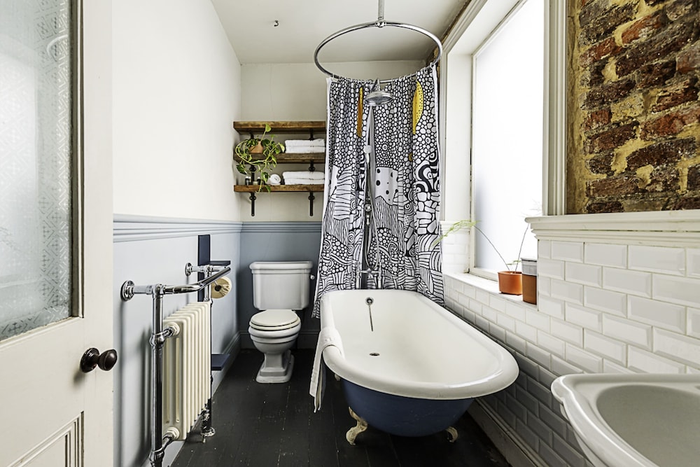 Hackney - Victoria Park: Generous 2 Bed Terrace