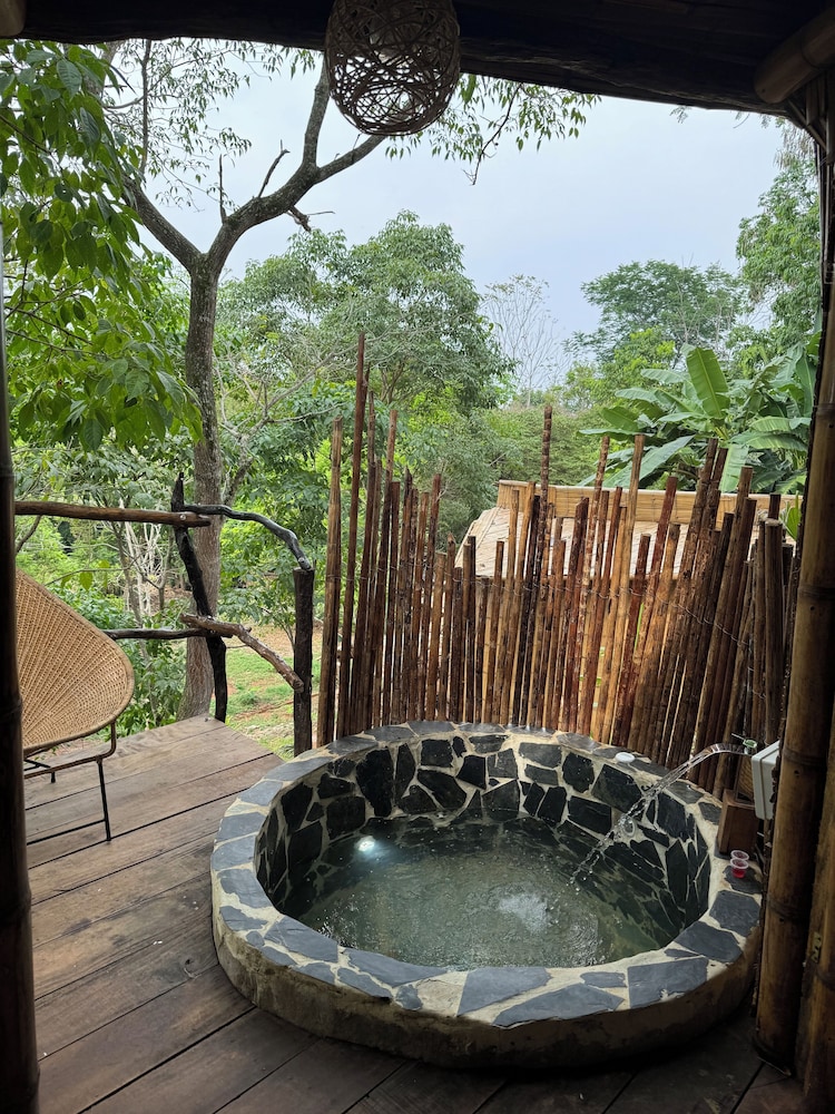 Akasha suites