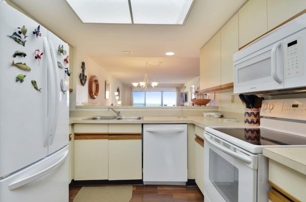 Direct Oceanfront With Private Staircase To Beach Prestigious Islamorada Condocomplex 2 Bedroom Condo by RedAwning view 4