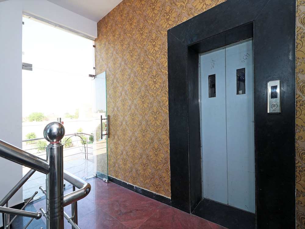 OYO 13483 Hotel Aradhya's