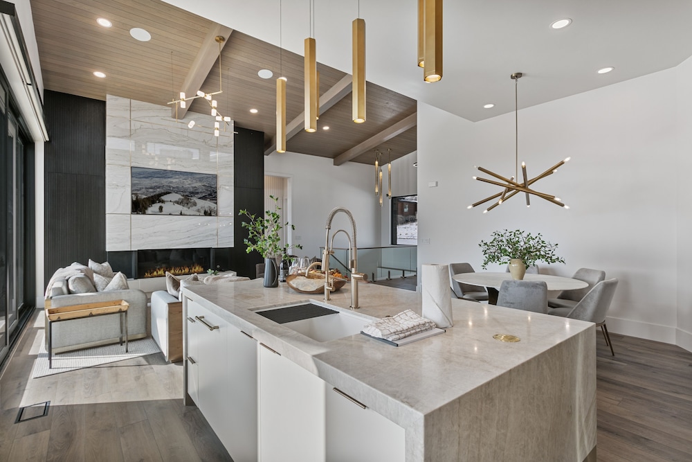 11494 N Ursa Circle- Skyridge 5 Br Home W/ Hot Tub 5 Bedroom Home