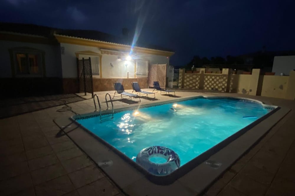 Casa Bueno Sunset Villa - Sleeps 7, Pool & Aircon