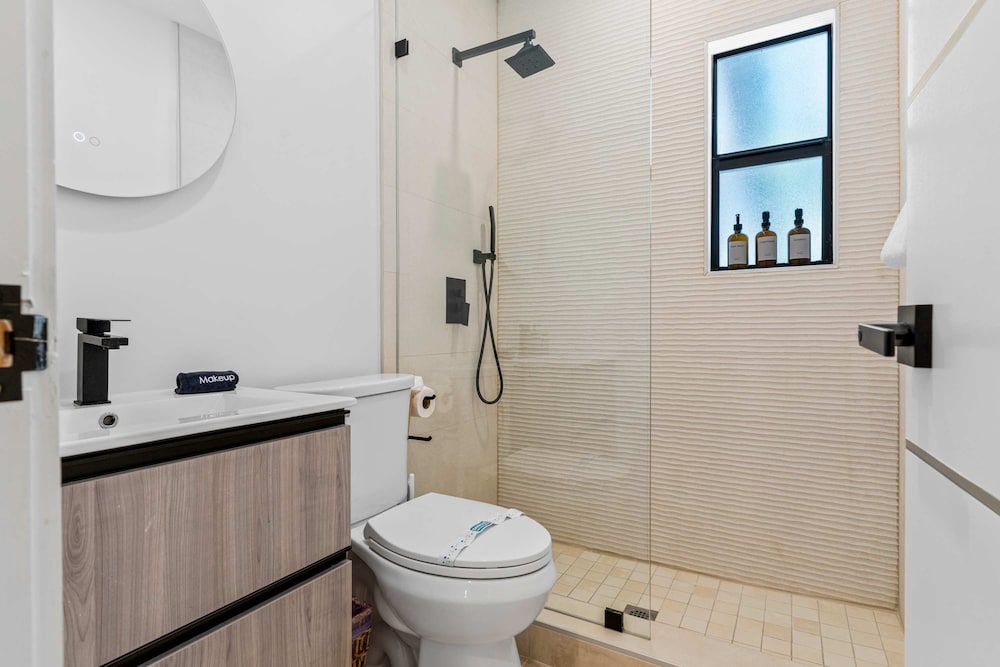 Casa Siesta Modern by Design District Hot Tub