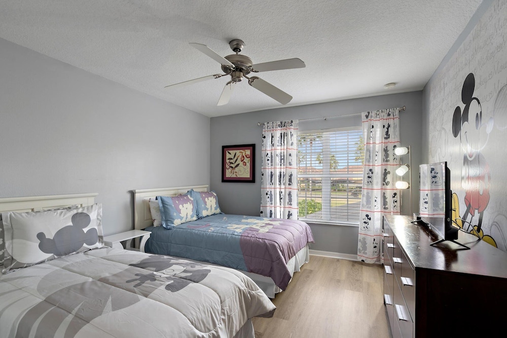 8963 Majesty Palm Rd