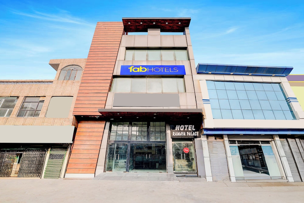 Fabhotel Ramaya Palace