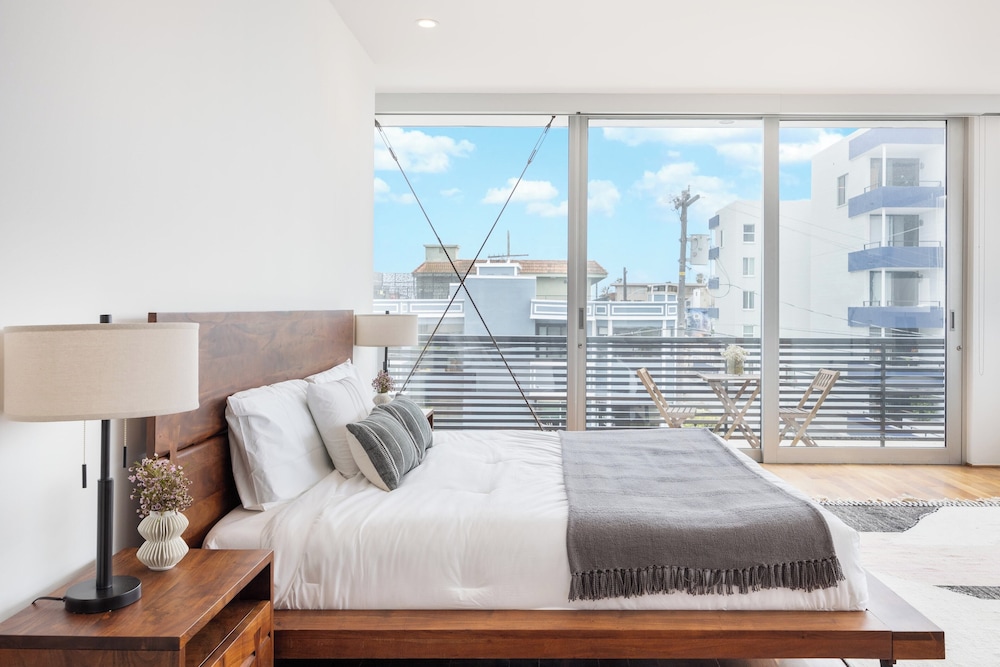 Venice View by Avantstay Walk to Venice Beach Rooftop, Ice Bath, Luxe Design