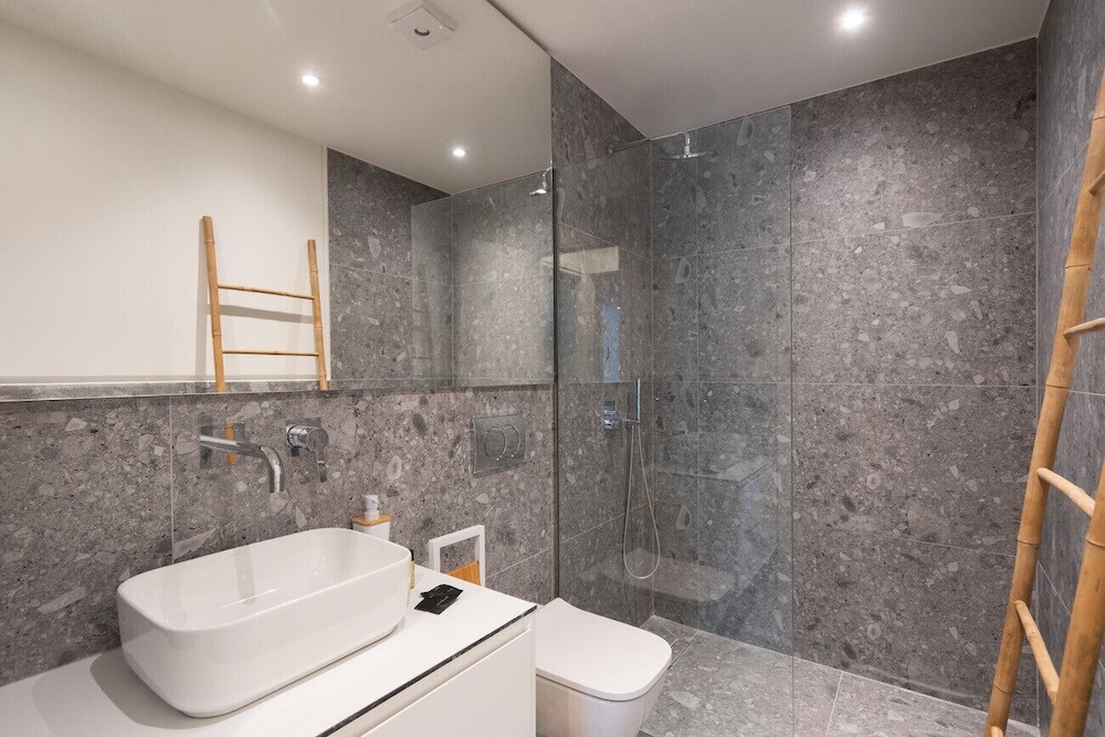 LIV Athinum 1 - Luxury Apartment 1C