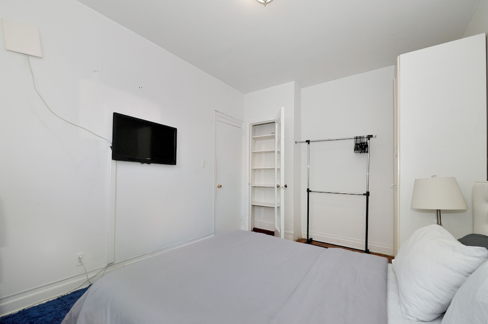 Midtown West Furnished 3 Bedroom Apartment