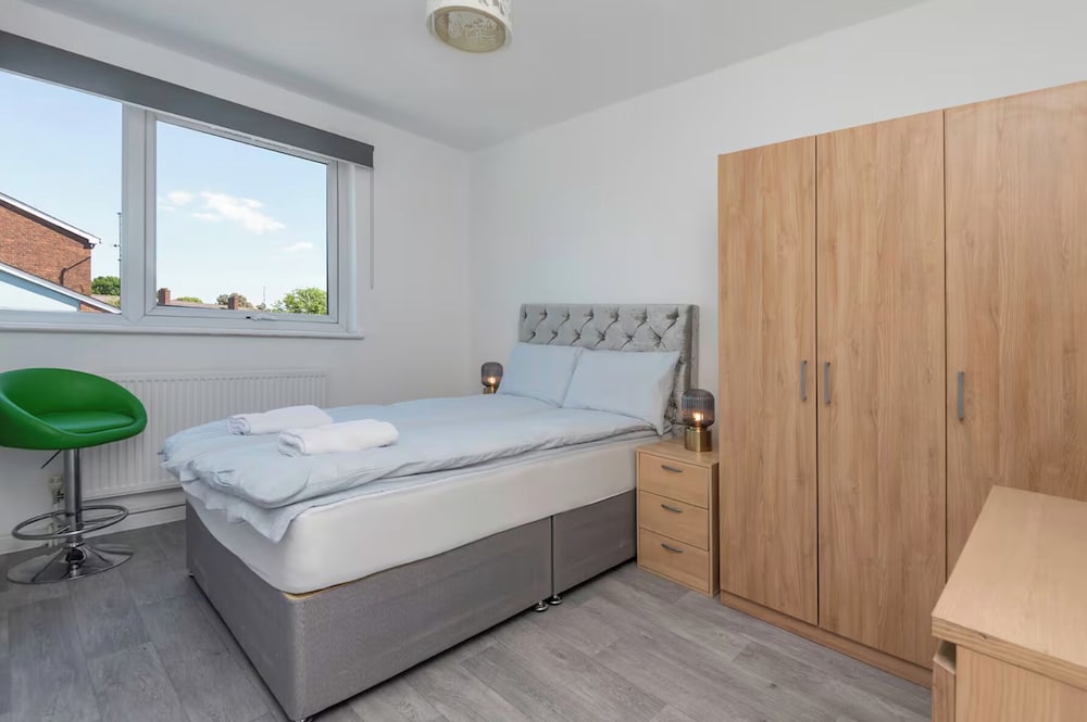 London Apartment With 3 Bedrooms
