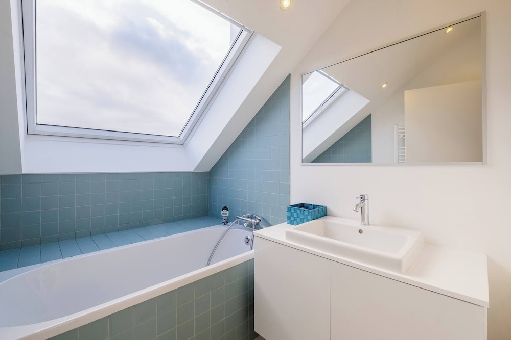 Top Floor New Duplex Stunning View In Trendy St Gilles