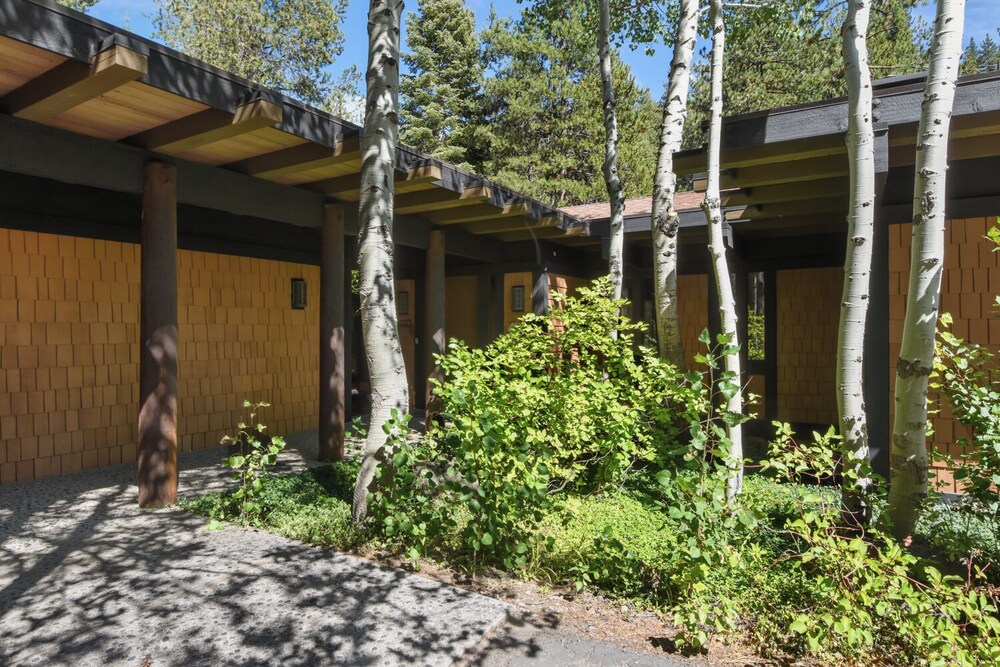 Joy on the River Stunning Waterfront Home for 10