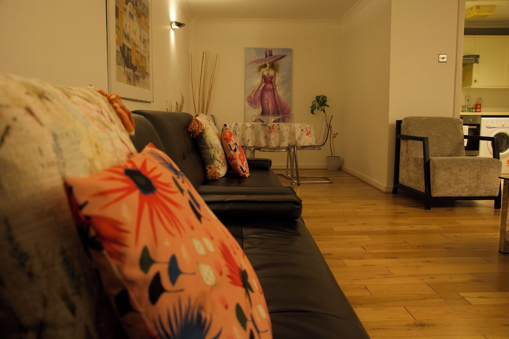 Lux 2 Bed in Canary Wharf Close to Excel & O2