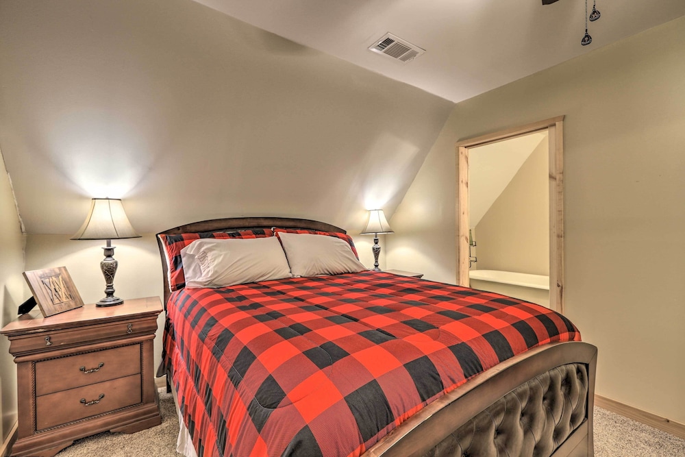 Milledgeville Vacations - Sparta Lake Home w/ Deck  Boating Access! - Property Image 3